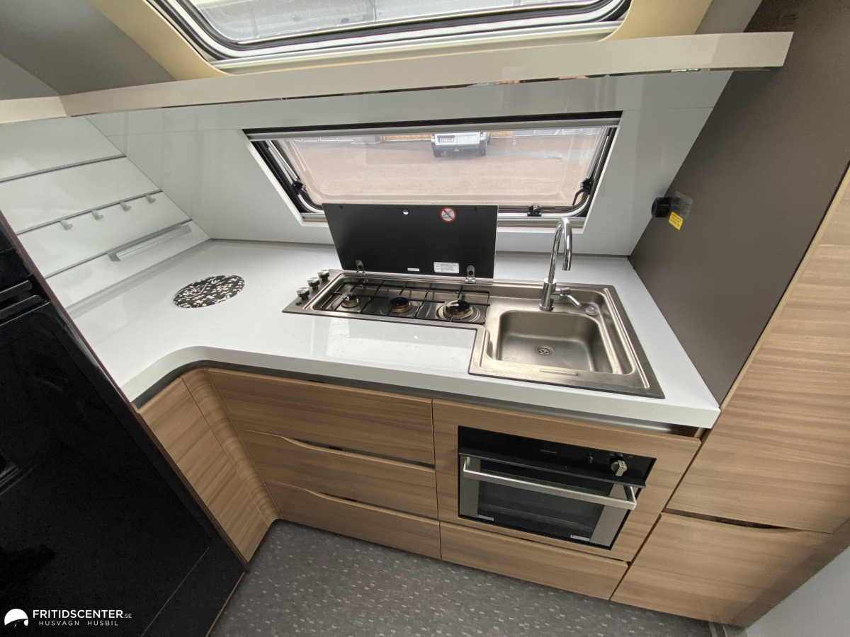 Adria ALPINA 663 HT *ALDE Värme / Queenbed *, bild 6 av 23