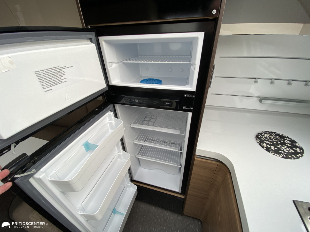 Adria ALPINA 663 HT *ALDE Värme / Queenbed *, bild 7 av 23