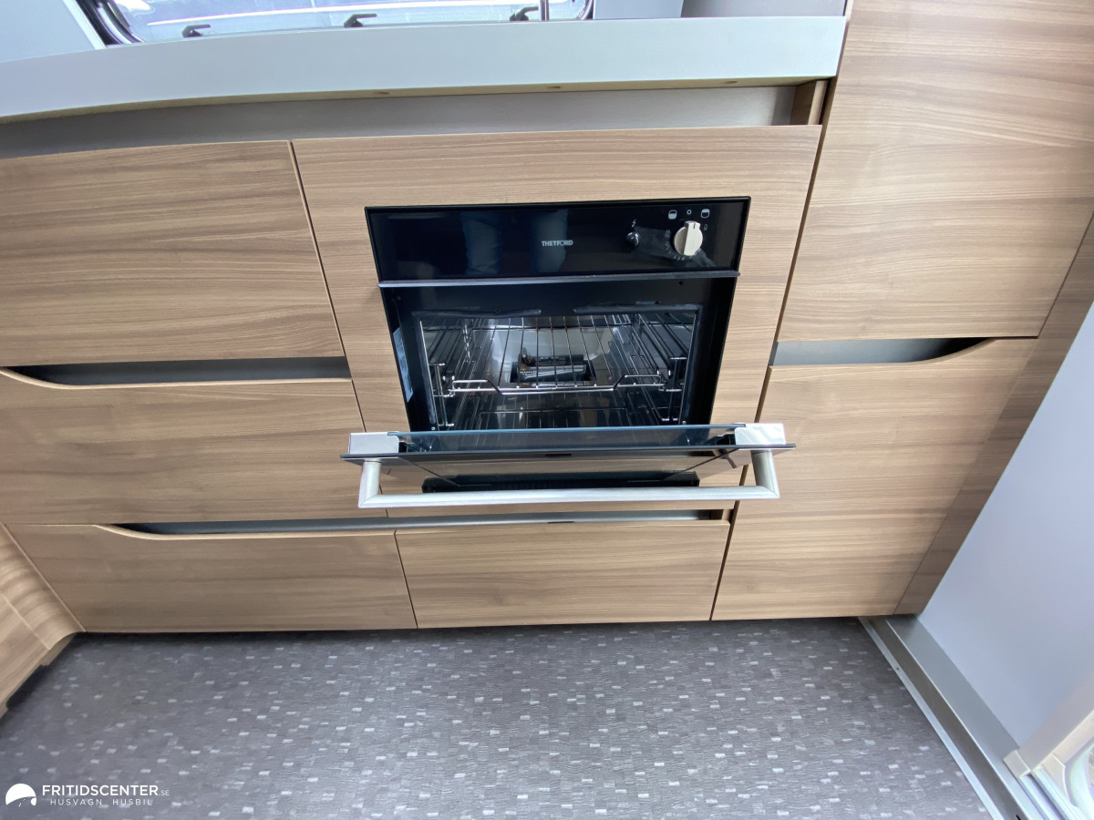Adria ALPINA 663 HT *ALDE Värme / Queenbed *, bild 9 av 23