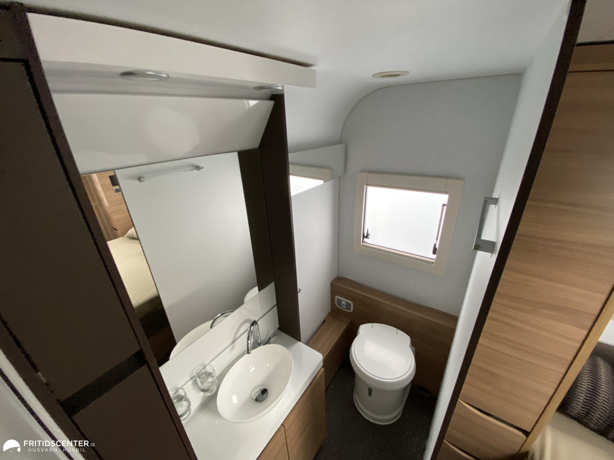 Adria ALPINA 663 HT *ALDE Värme / Queenbed *, bild 15 av 23