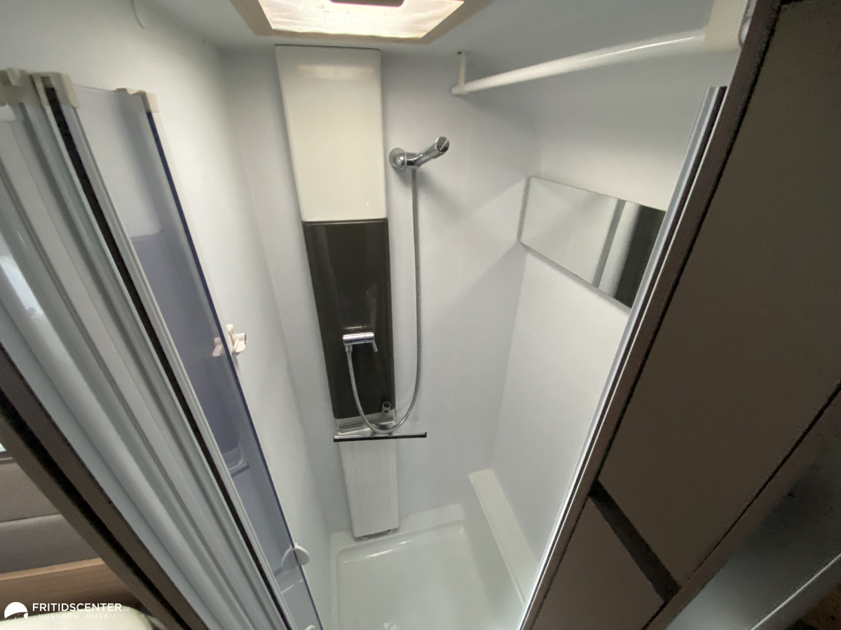 Adria ALPINA 663 HT *ALDE Värme / Queenbed *, bild 16 av 23
