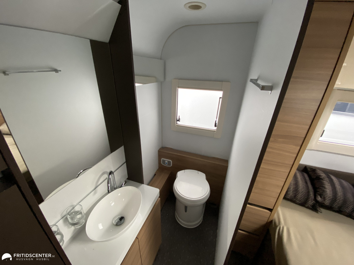 Adria ALPINA 663 HT *ALDE Värme / Queenbed *, bild 17 av 23