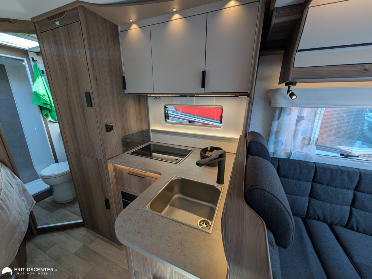 KABE TRAVEL MASTER NOVUM 750 LXL *Året runt / Välutrustad / Taksäng, bild 7 av 24