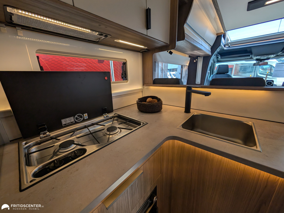 KABE TRAVEL MASTER NOVUM 750 LXL *Året runt / Välutrustad / Taksäng, bild 8 av 24