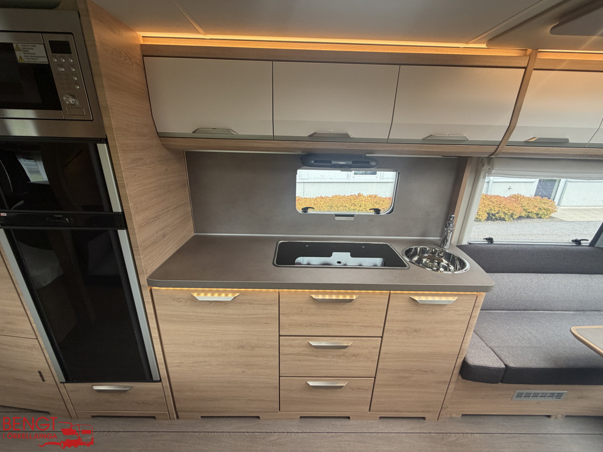 Knaus SÜDWIND BLACK SELECTION 650 UDF KAMPANJ, bild 14 av 25