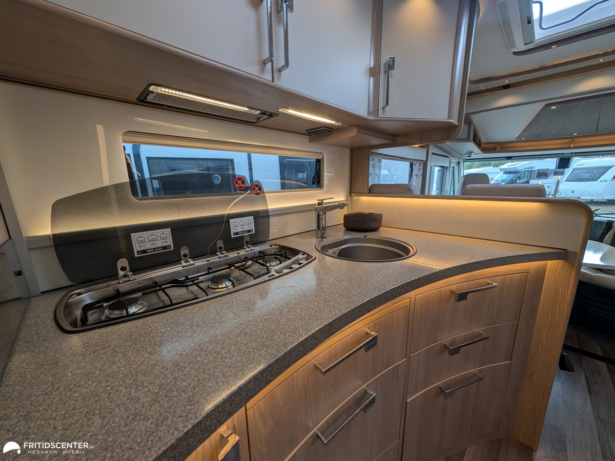 KABE TM Imperial I 910 QB *Generösa ytor / Fullutrustad / Premium bil, bild 10 av 36
