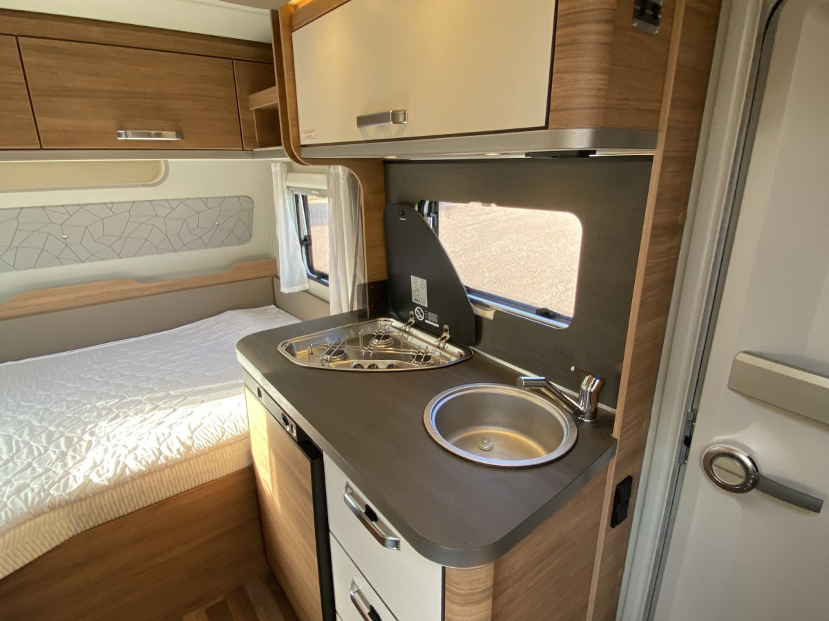 Weinsberg 390 QD Truma Ultraheat Lufttält, bild 7 av 17