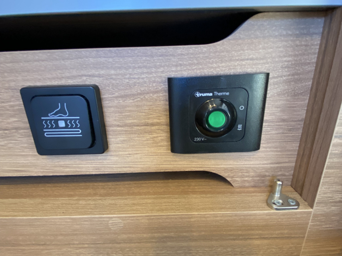 Weinsberg 390 QD Truma Ultraheat Lufttält, bild 9 av 17