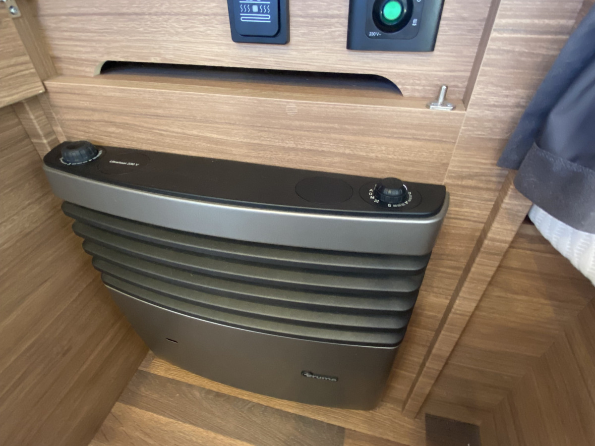 Weinsberg 390 QD Truma Ultraheat Lufttält, bild 10 av 17