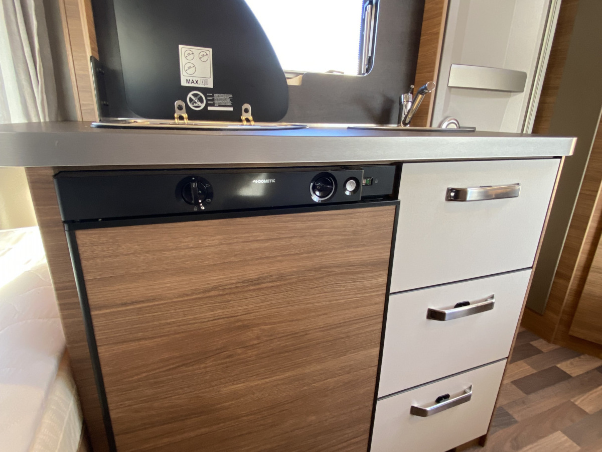 Weinsberg 390 QD Truma Ultraheat Lufttält, bild 11 av 17