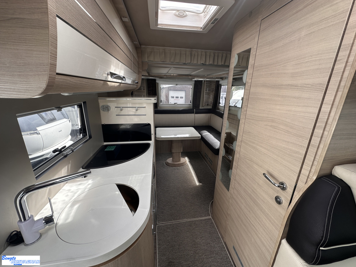 Mobilvetta K-YACHT 80 TEKNO LINE SOFFA BAK VÄLUTRUSTAD, bild 10 av 27