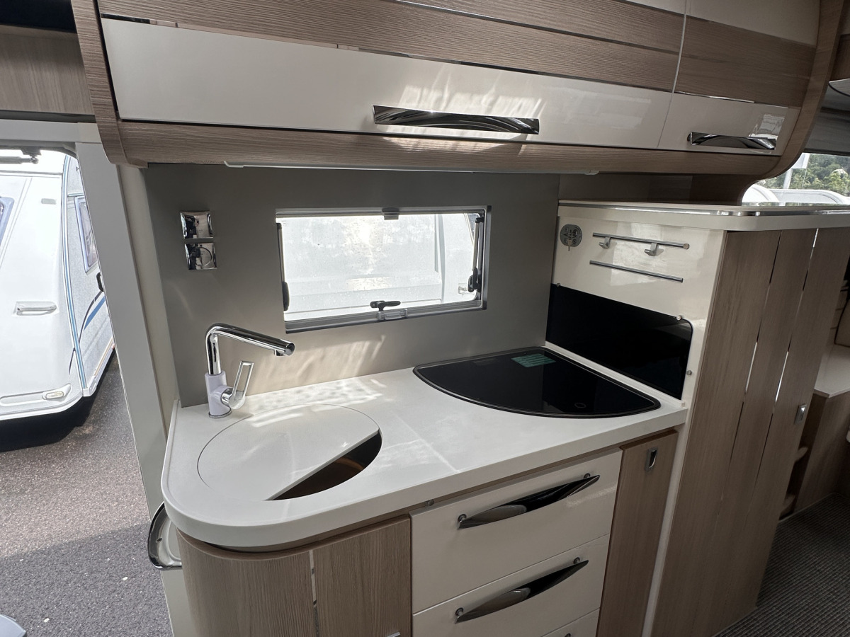 Mobilvetta K-YACHT 80 TEKNO LINE SOFFA BAK VÄLUTRUSTAD, bild 11 av 27