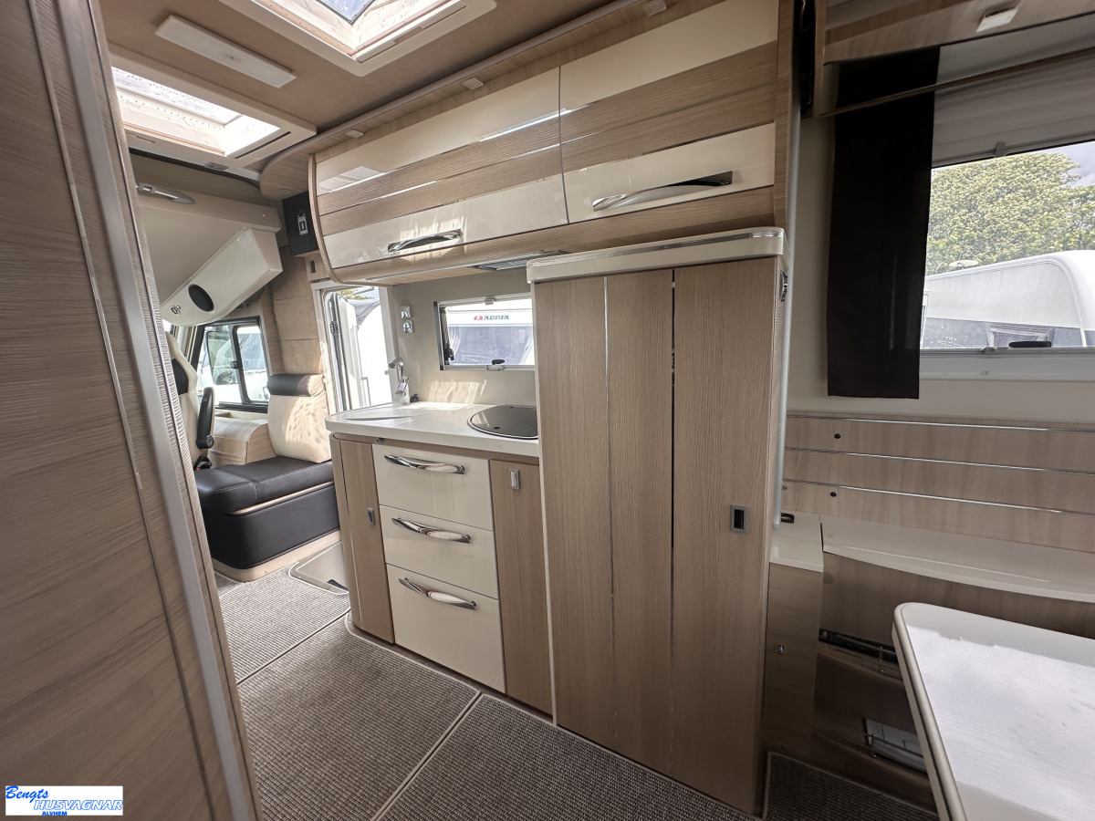 Mobilvetta K-YACHT 80 TEKNO LINE SOFFA BAK VÄLUTRUSTAD, bild 13 av 27