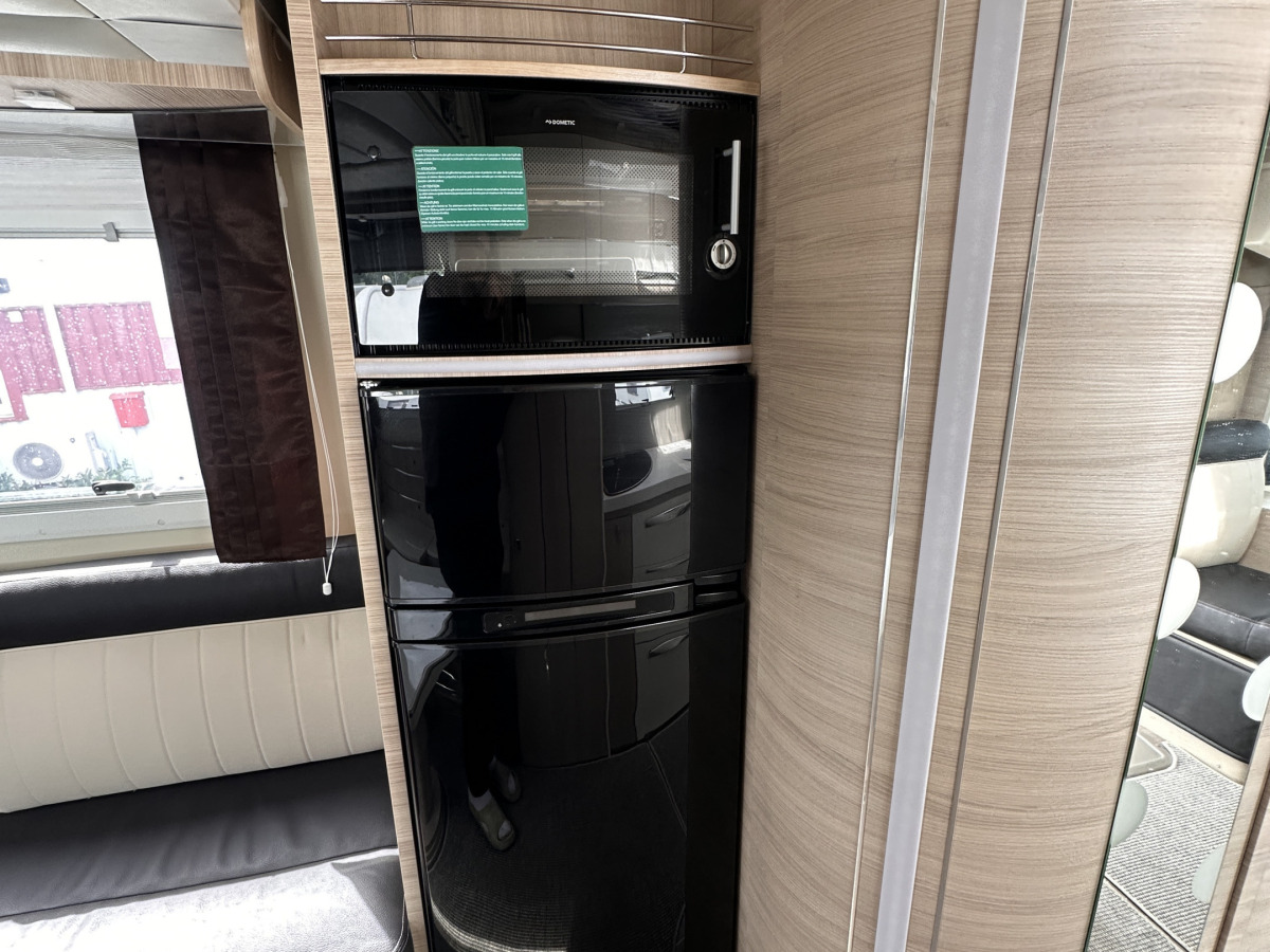 Mobilvetta K-YACHT 80 TEKNO LINE SOFFA BAK VÄLUTRUSTAD, bild 14 av 27
