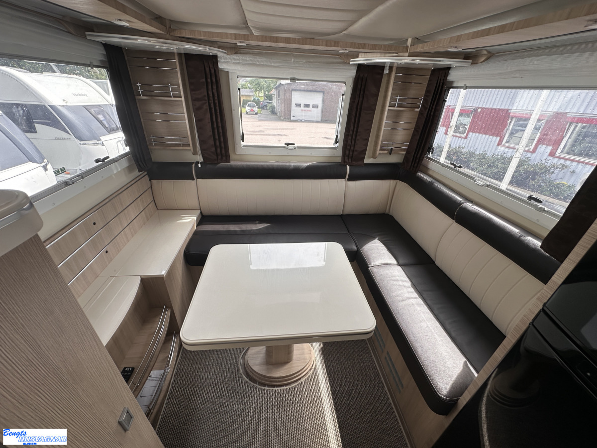 Mobilvetta K-YACHT 80 TEKNO LINE SOFFA BAK VÄLUTRUSTAD, bild 15 av 27