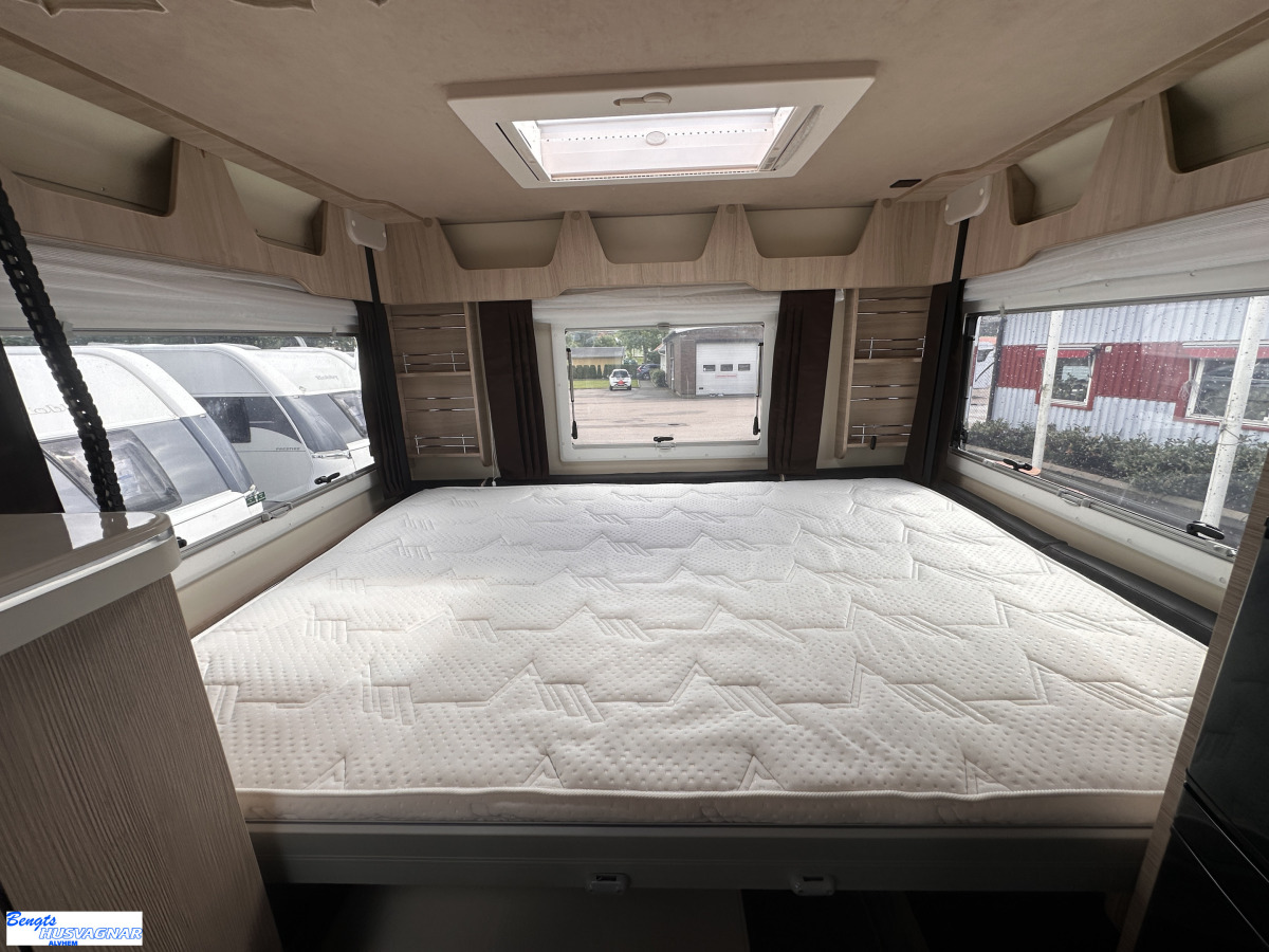 Mobilvetta K-YACHT 80 TEKNO LINE SOFFA BAK VÄLUTRUSTAD, bild 18 av 27