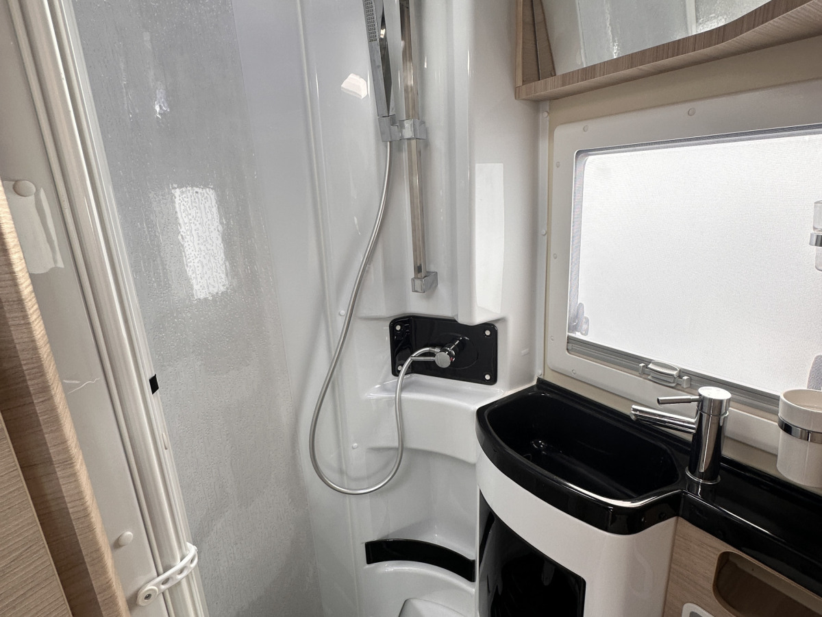 Mobilvetta K-YACHT 80 TEKNO LINE SOFFA BAK VÄLUTRUSTAD, bild 22 av 27