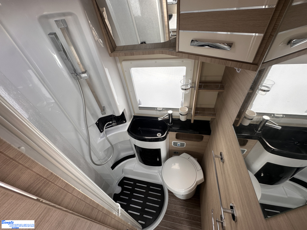 Mobilvetta K-YACHT 80 TEKNO LINE SOFFA BAK VÄLUTRUSTAD, bild 23 av 27