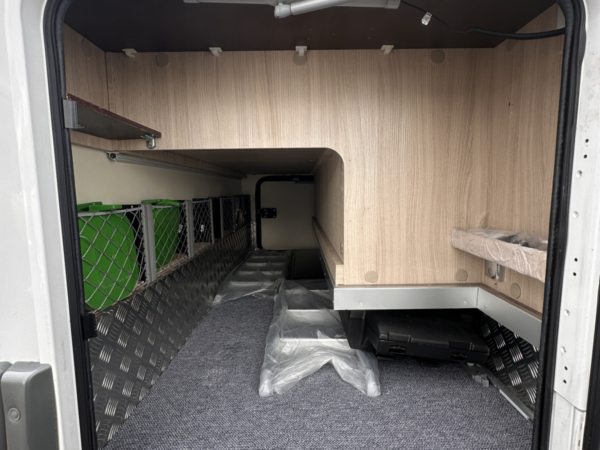 Mobilvetta K-YACHT 80 TEKNO LINE SOFFA BAK VÄLUTRUSTAD, bild 26 av 27