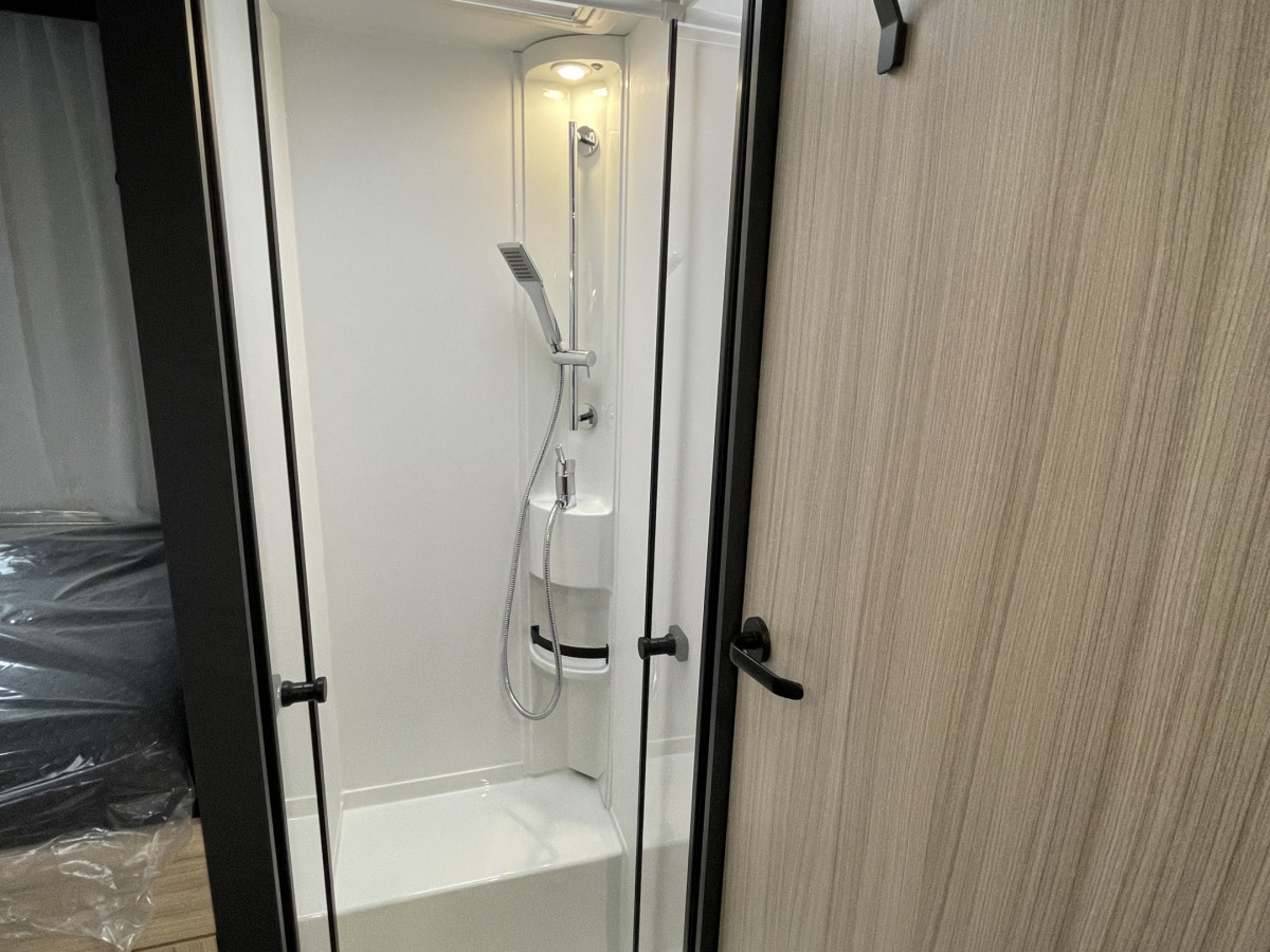 Sun Living S 75SL TRUMA VÄRME AGATE BLACK (METALLIC) HYTT, bild 18 av 28