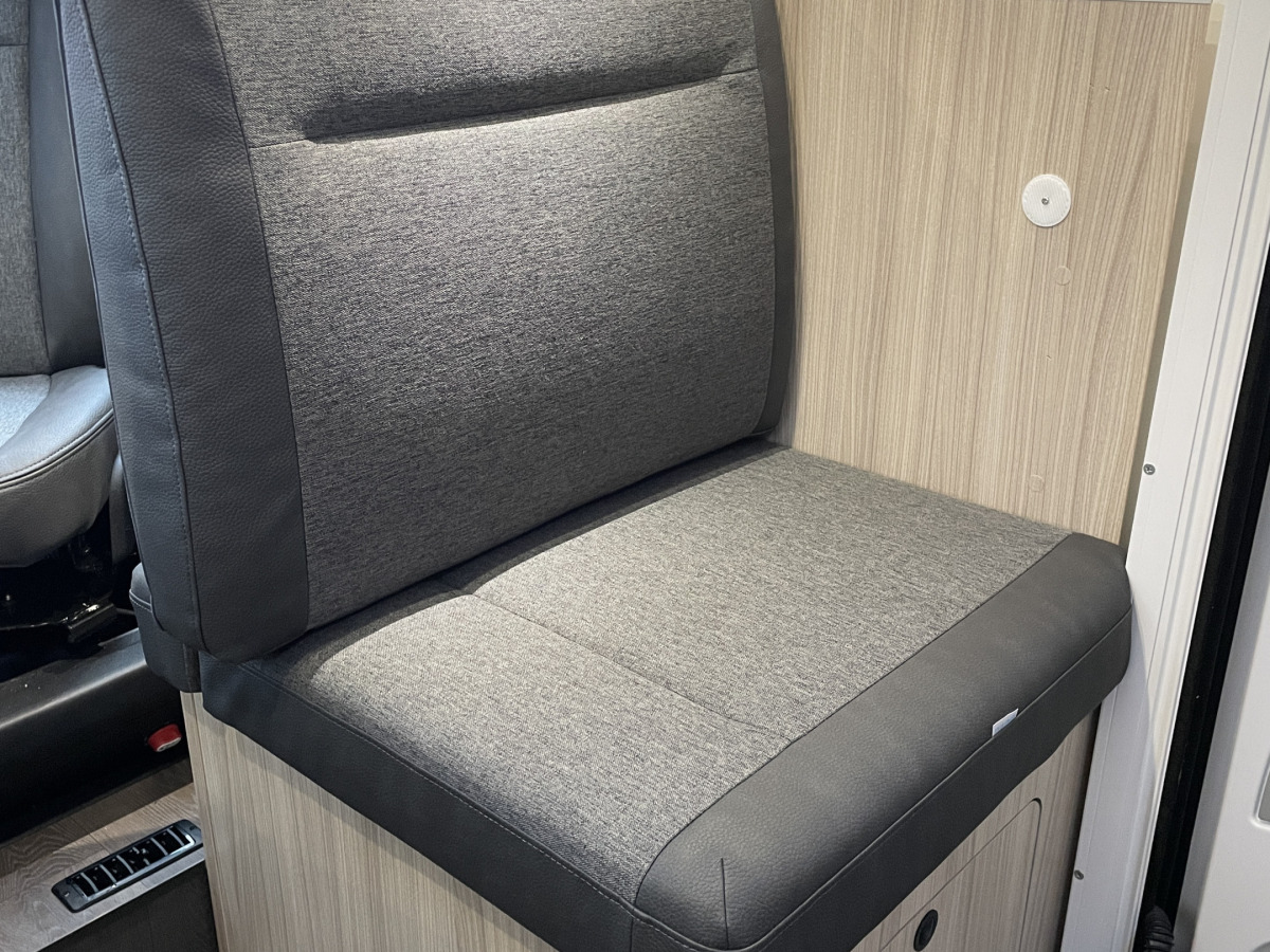 Sun Living S 75SL TRUMA VÄRME AGATE BLACK (METALLIC) HYTT, bild 23 av 28
