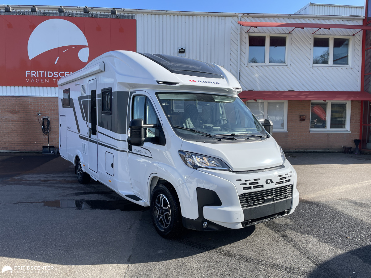 Adria MATRIX PLUS 670 DL *Långbäddar / Stort garage / Taksäng, bild 1 av 37