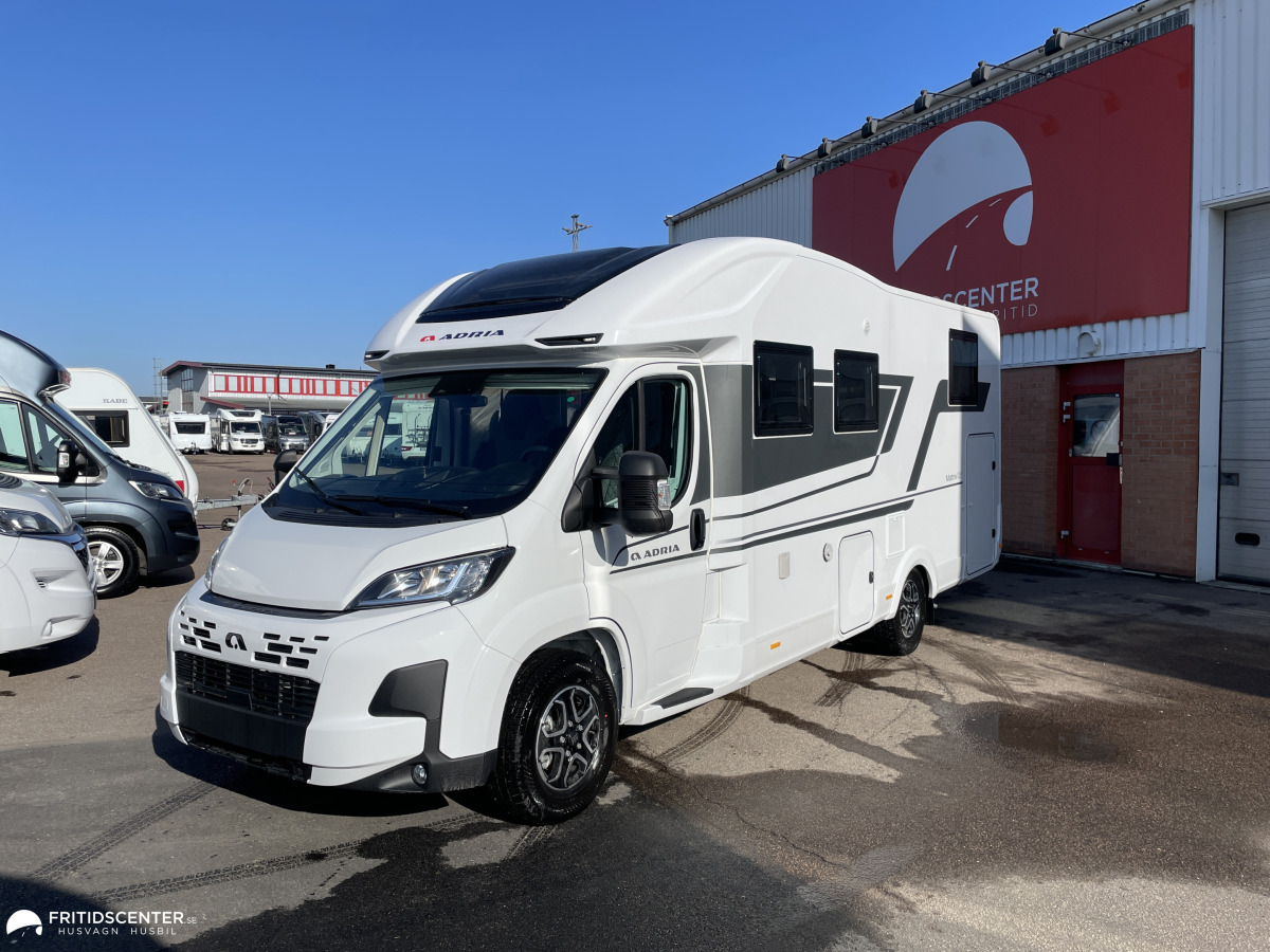 Adria MATRIX PLUS 670 DL *Långbäddar / Stort garage / Taksäng, bild 2 av 37
