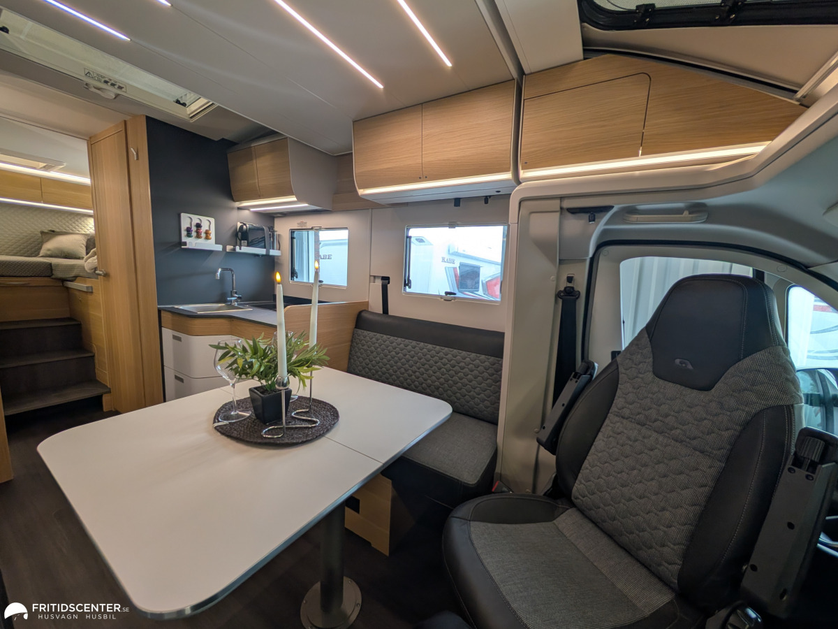 Adria MATRIX PLUS 670 DL *Långbäddar / Stort garage / Taksäng, bild 4 av 37