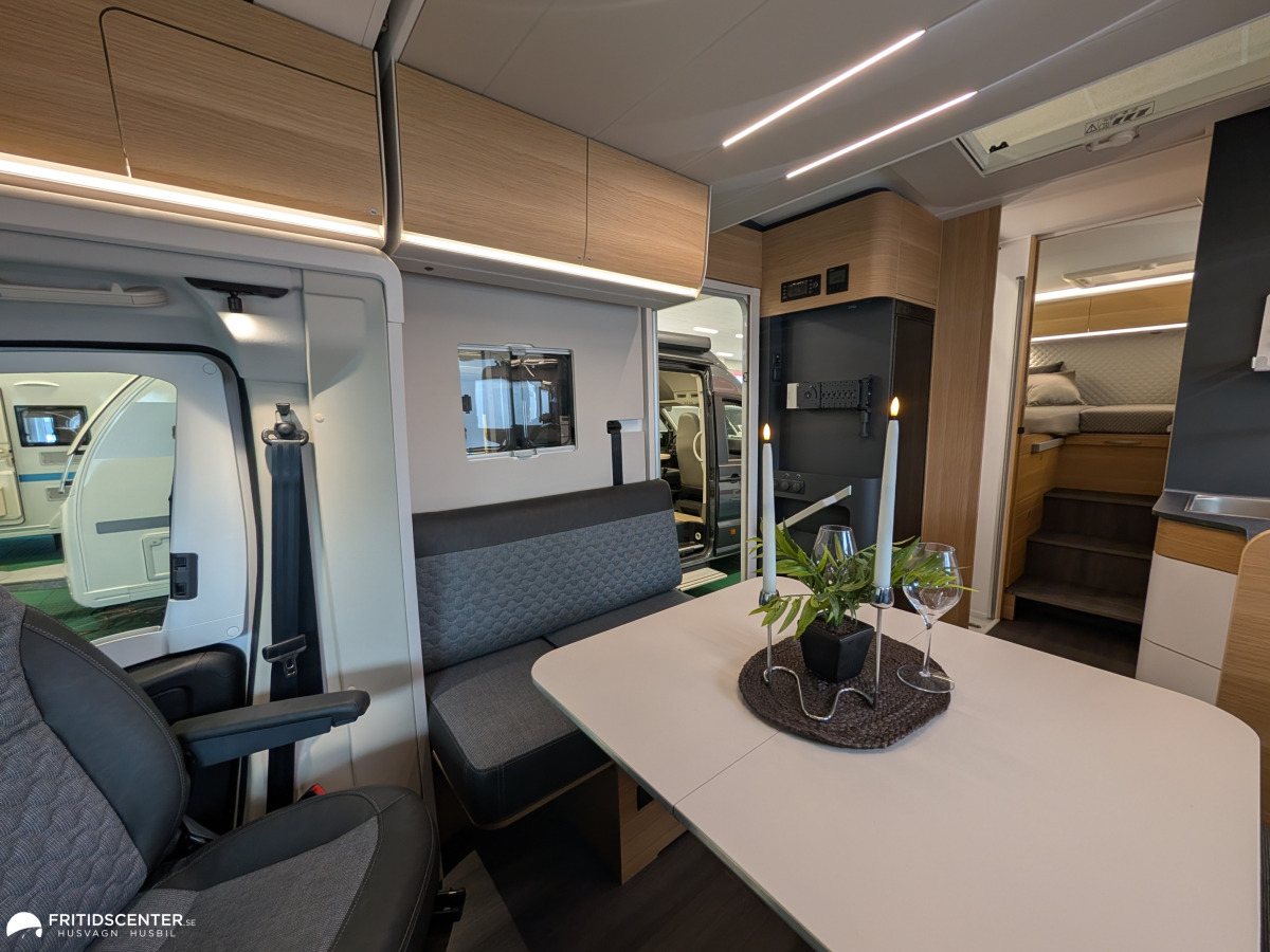 Adria MATRIX PLUS 670 DL *Långbäddar / Stort garage / Taksäng, bild 5 av 37