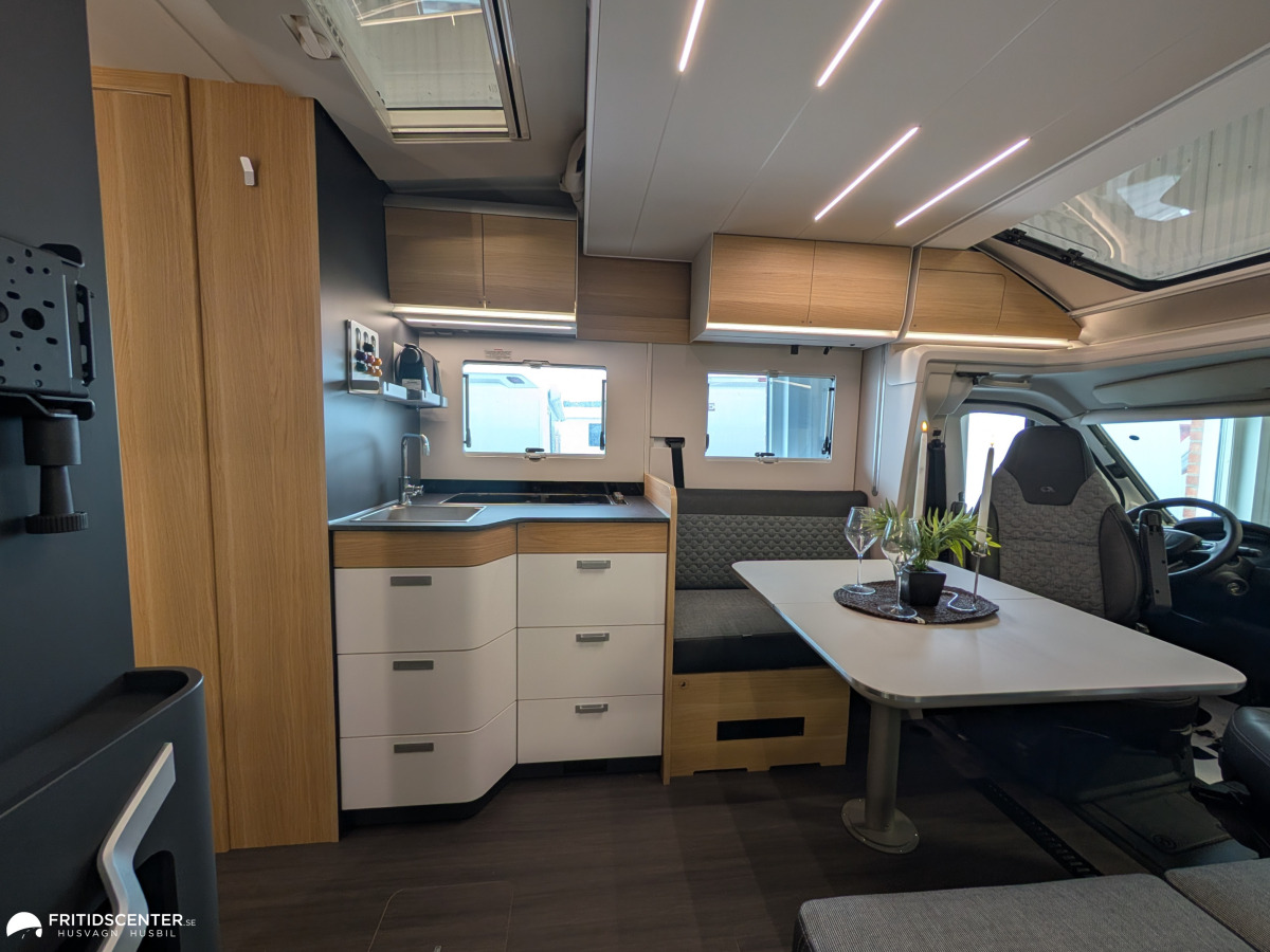 Adria MATRIX PLUS 670 DL *Långbäddar / Stort garage / Taksäng, bild 7 av 37