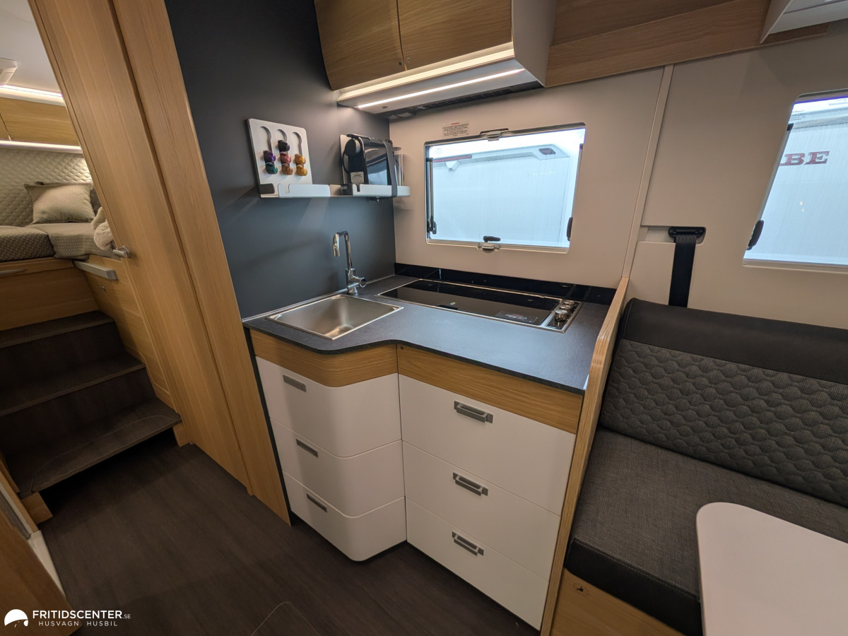 Adria MATRIX PLUS 670 DL *Långbäddar / Stort garage / Taksäng, bild 8 av 37