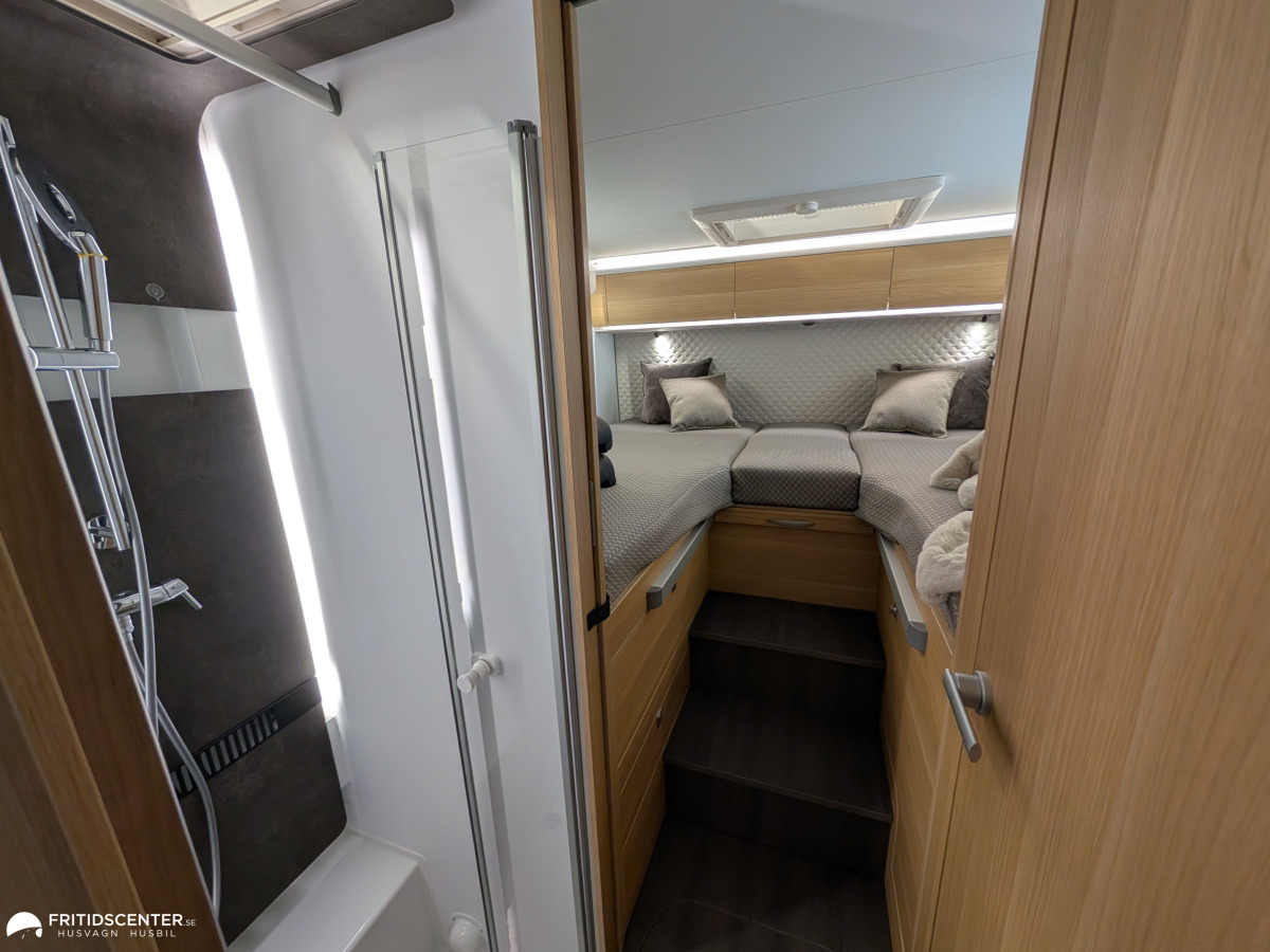 Adria MATRIX PLUS 670 DL *Långbäddar / Stort garage / Taksäng, bild 13 av 37