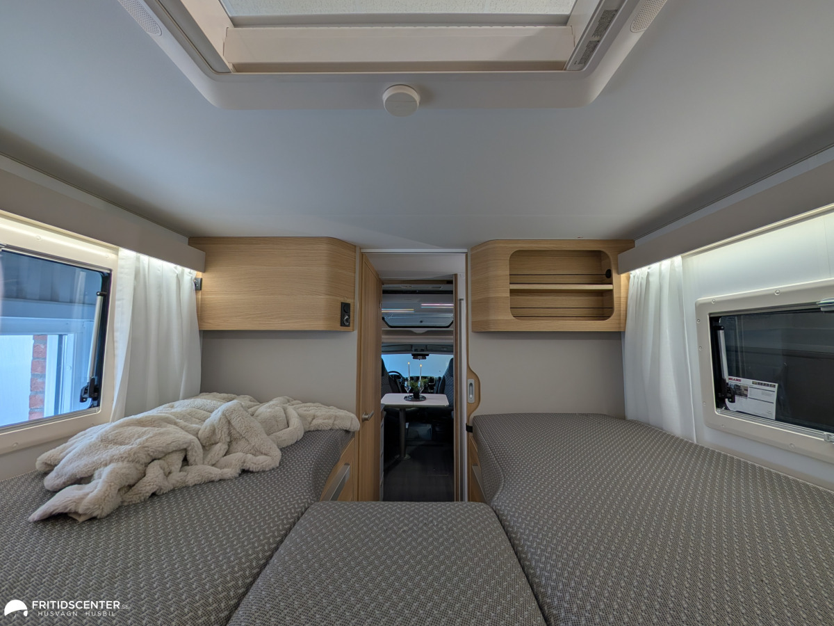 Adria MATRIX PLUS 670 DL *Långbäddar / Stort garage / Taksäng, bild 17 av 37