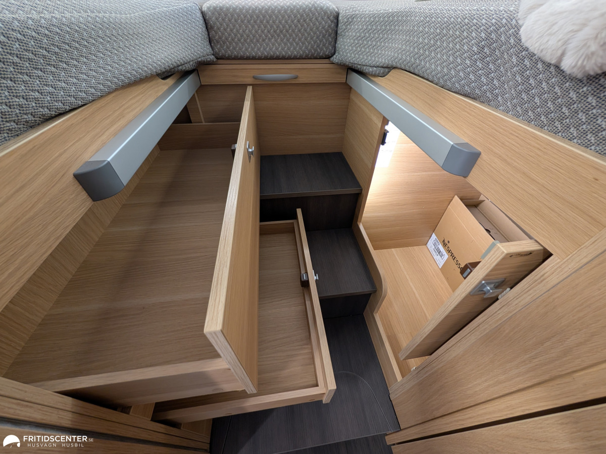 Adria MATRIX PLUS 670 DL *Långbäddar / Stort garage / Taksäng, bild 18 av 37