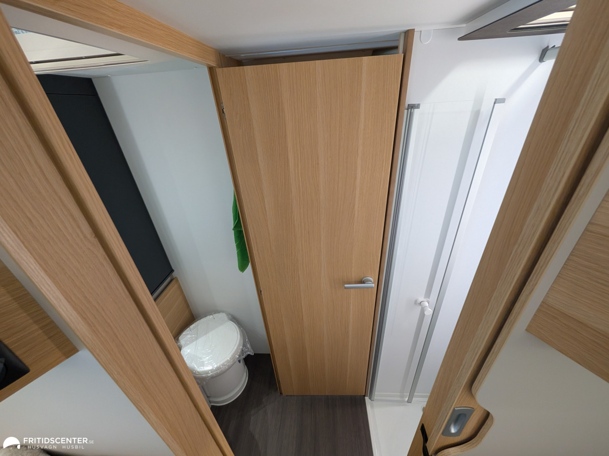 Adria MATRIX PLUS 670 DL *Långbäddar / Stort garage / Taksäng, bild 19 av 37