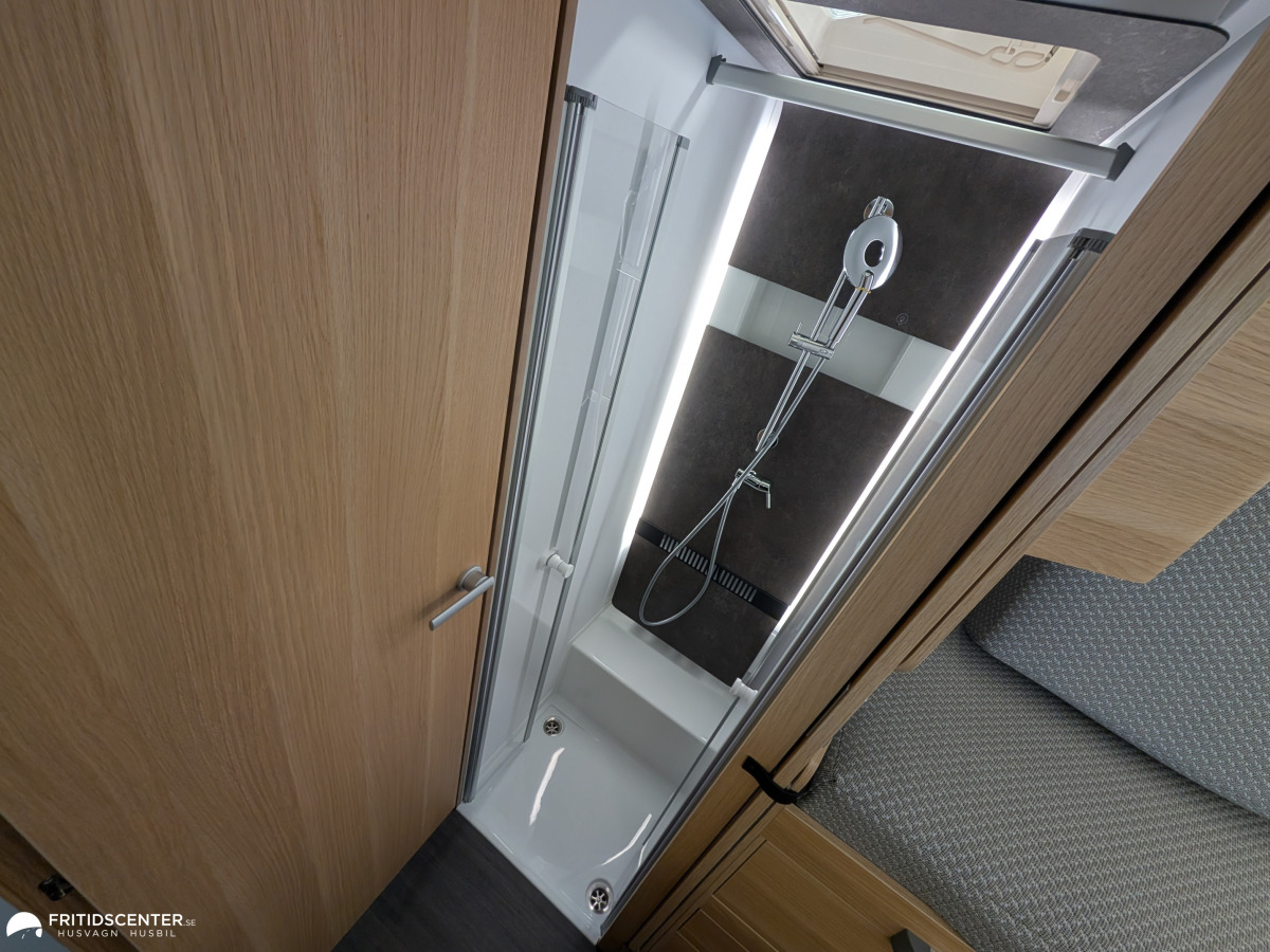 Adria MATRIX PLUS 670 DL *Långbäddar / Stort garage / Taksäng, bild 21 av 37