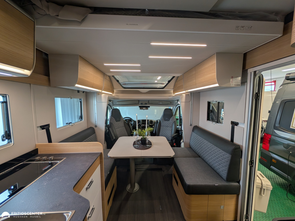 Adria MATRIX PLUS 670 DL *Långbäddar / Stort garage / Taksäng, bild 23 av 37