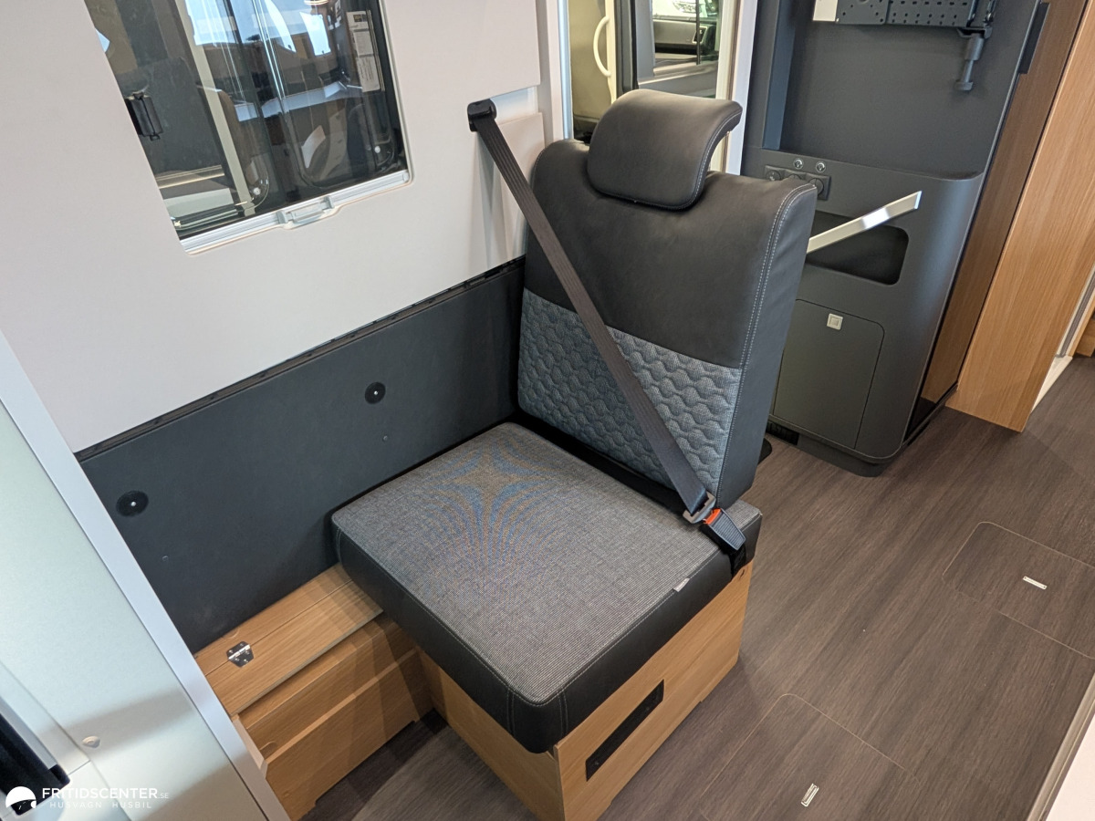 Adria MATRIX PLUS 670 DL *Långbäddar / Stort garage / Taksäng, bild 28 av 37