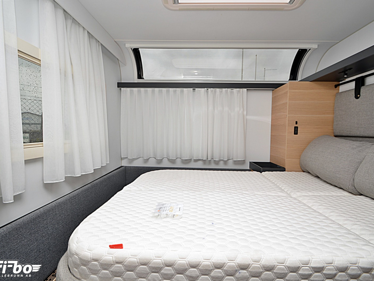 Adria 644 DP Astella, Queenbed, Dubbelbädd, bild 9 av 23