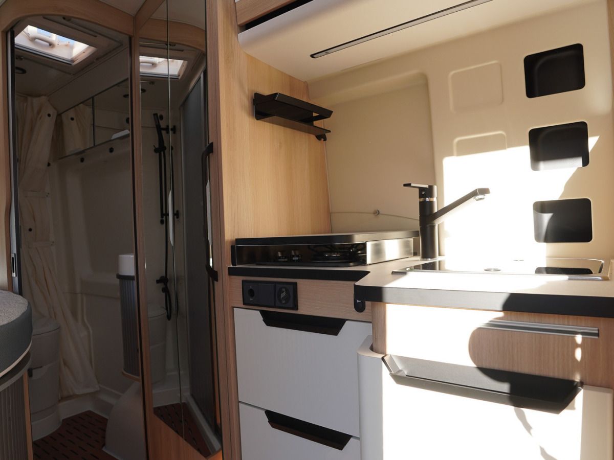 Dreamer D62 SELECT SAPHIR 180hk Automat 4250kg Artense 6EH, bild 6 av 15
