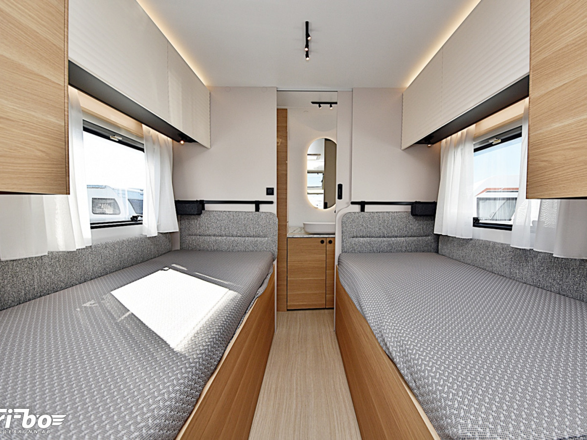 Adria 572 UT Adora, Långbäddar, bild 14 av 30