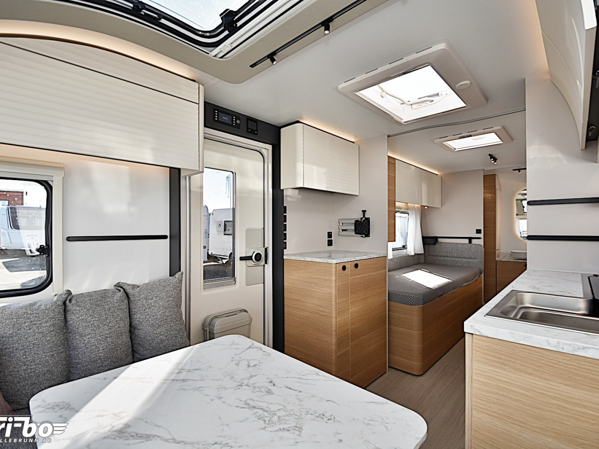 Adria 572 UT Adora, Långbäddar, bild 8 av 30
