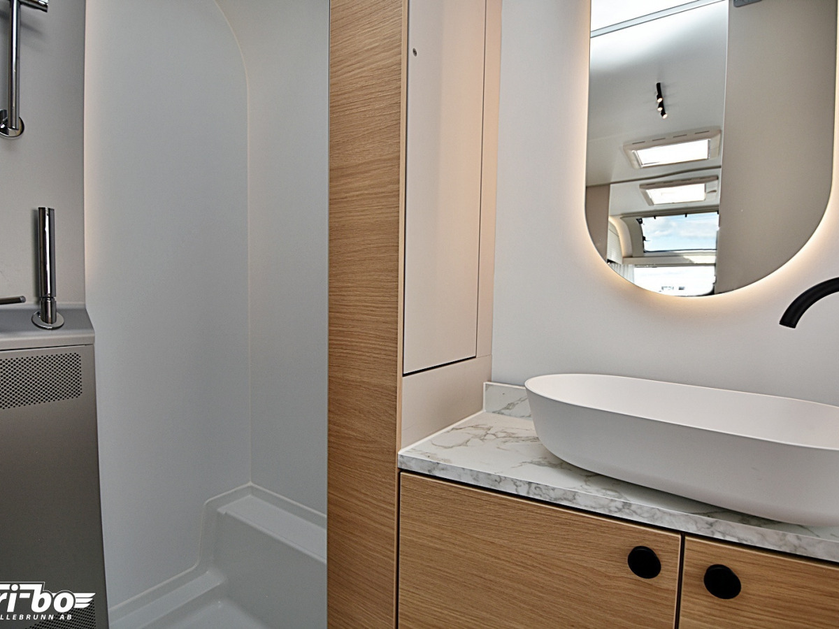 Adria 572 UT Adora, Långbäddar, bild 23 av 30
