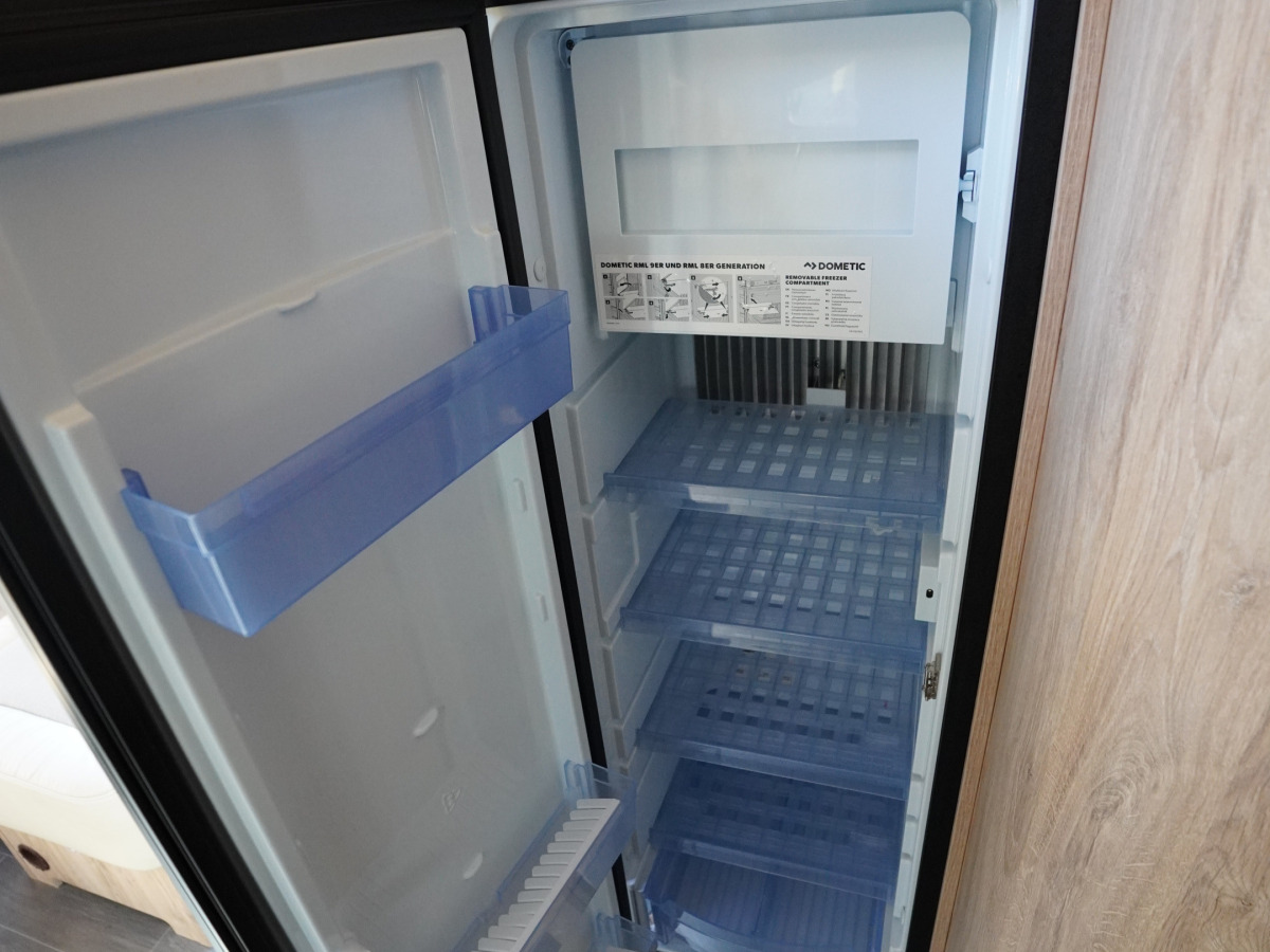 Eura Mobil IL 720 QB, Automat, 2xAC, bild 11 av 16