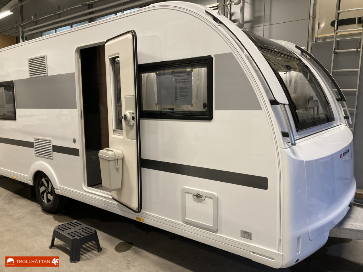 Adria Alpina 663 UK *BARNKAMMARE* *HÖSTKAMPANJ*, bild 1 av 17