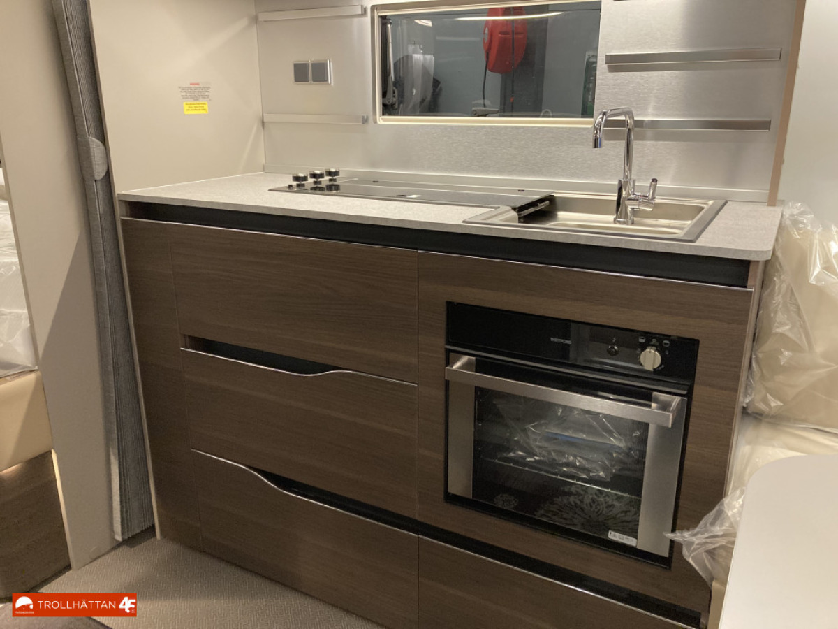 Adria Alpina 663 UK *BARNKAMMARE* *HÖSTKAMPANJ*, bild 8 av 17