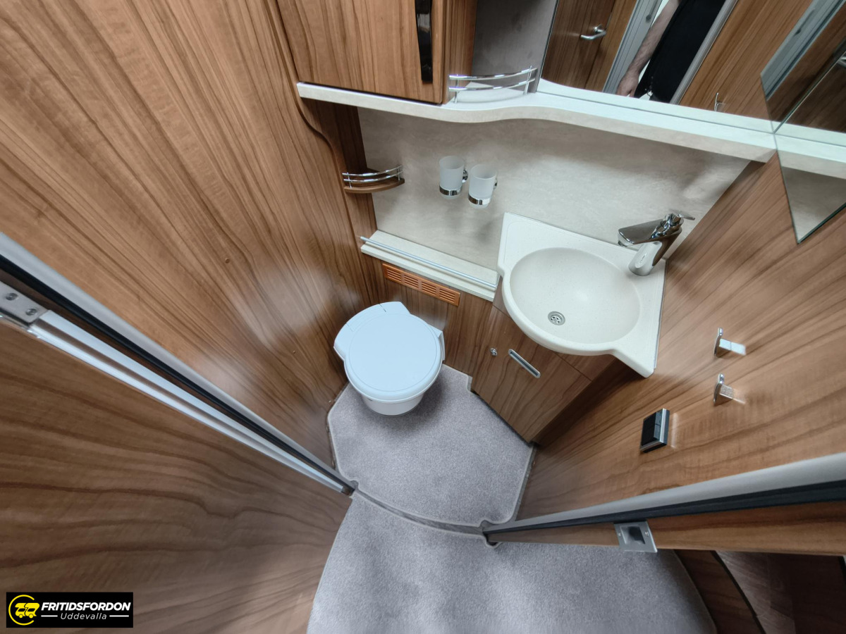 Hymer B 690 Alde Litium Hydr.stöd, bild 12 av 13