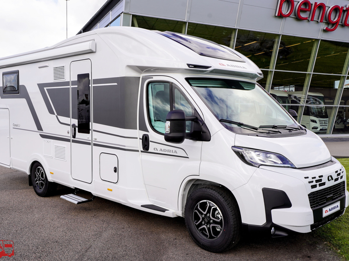 Adria Coral Plus 670 SL KAMPANJ - Fiat MultiJet3 140HP (103kW) HD 43H, bild 1 av 41