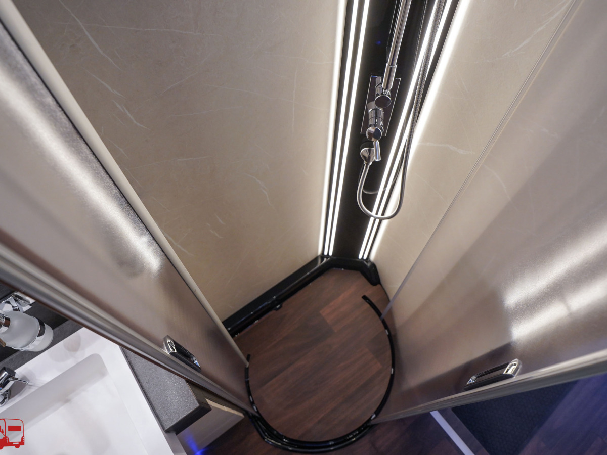 Carthago chic e-line I 61 XL LE Mercedes, bild 19 av 44