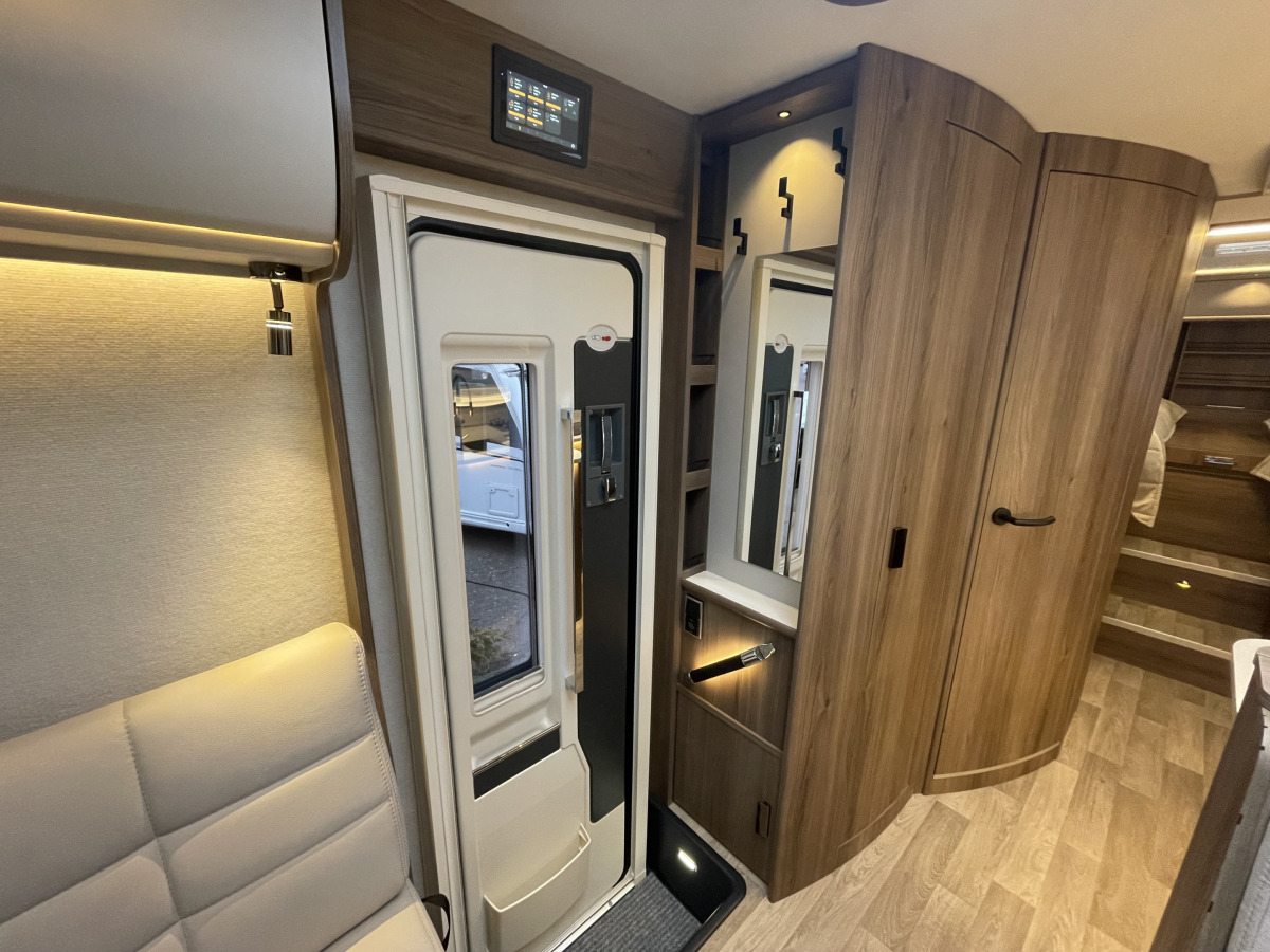 KABE Travel Master Intergrated 830 Imperial Tandem LGB, bild 13 av 28